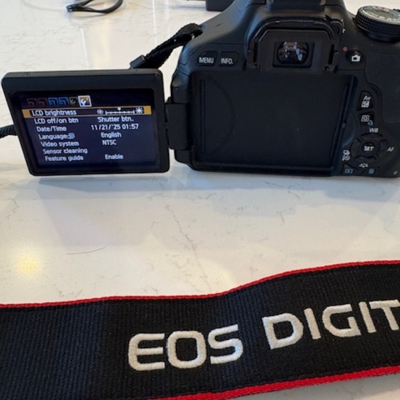 Canon EOS Rebel T3i 18.0MP DSLR Camera with 18-55mm Lens - Picture 4 of 10